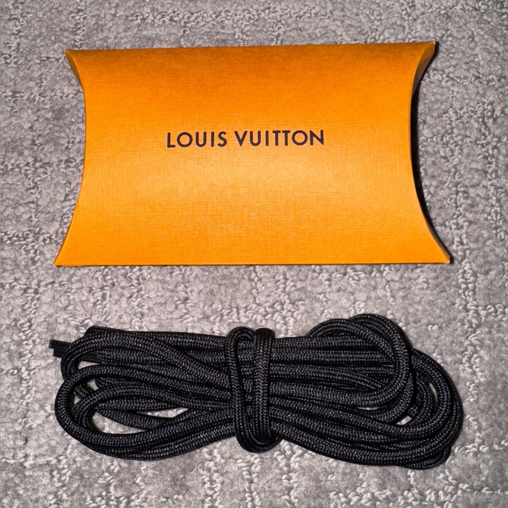 Louis Vuitton Men’s Black 42” Shoelaces